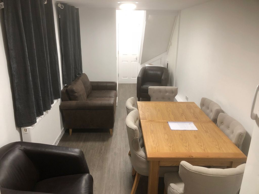 Property photo 1 of 13 A Contemporary Living Room With Ample Seating Opti...