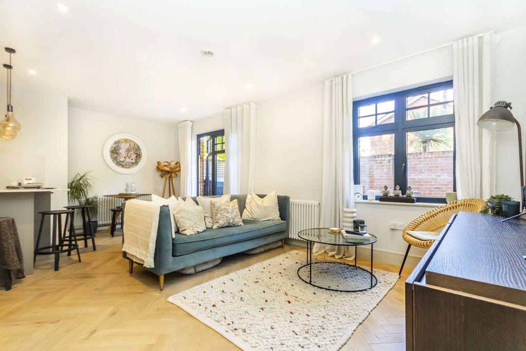 Property photo 2 of 6