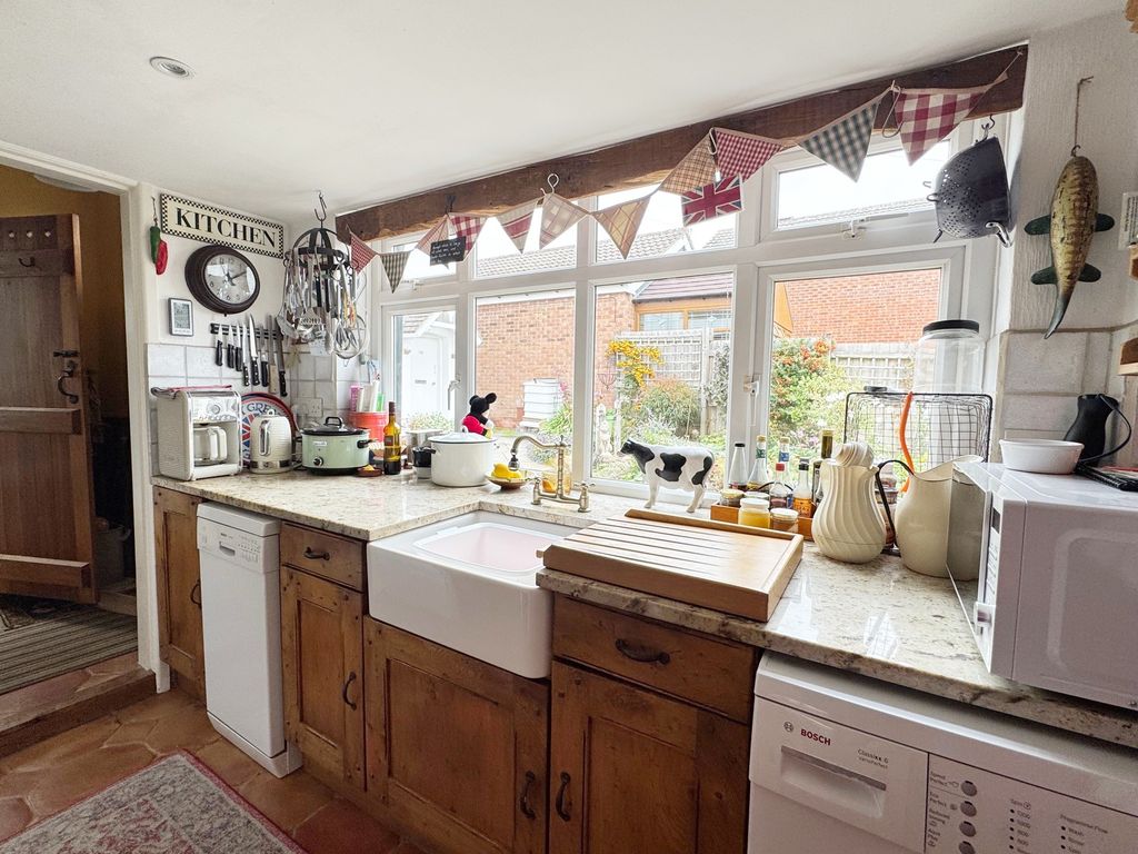 Property photo 3 of 16 Kitchen