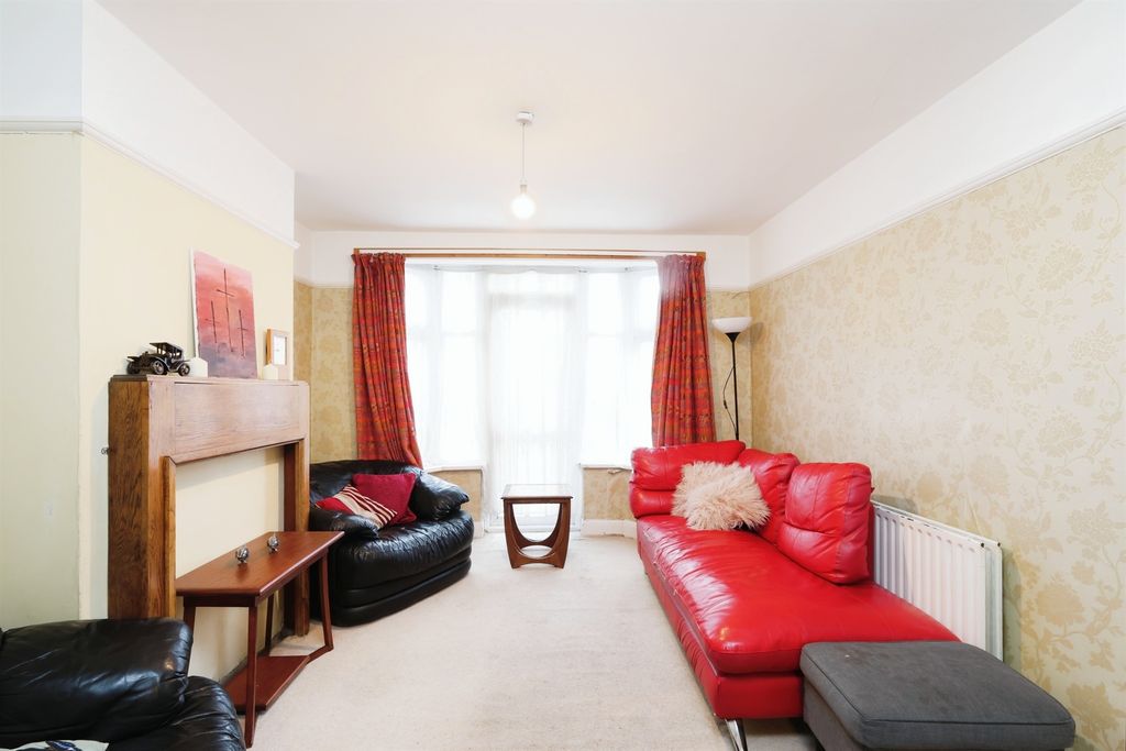 Property photo 2 of 17
