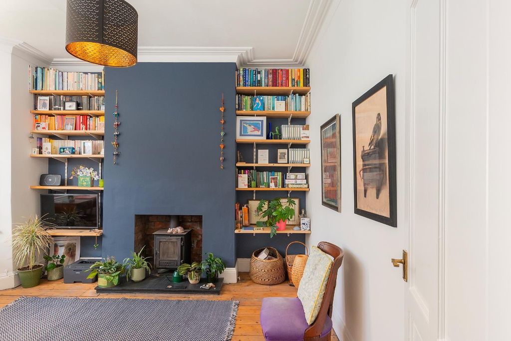 Property photo 1 of 36 1C1R3Wh - Living Room F.Jpg