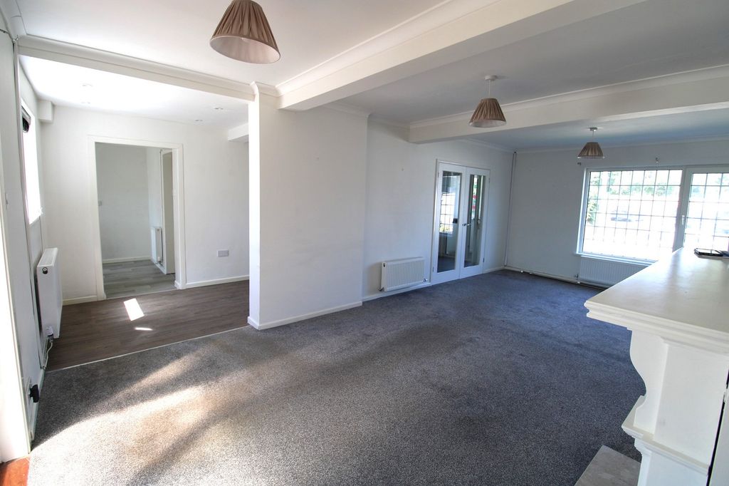 Property photo 3 of 20 Open-Plan Lounge-Diner
