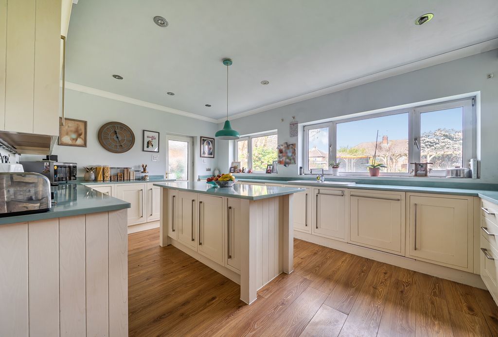 Property photo 2 of 13 1423907-7-69B01c3...