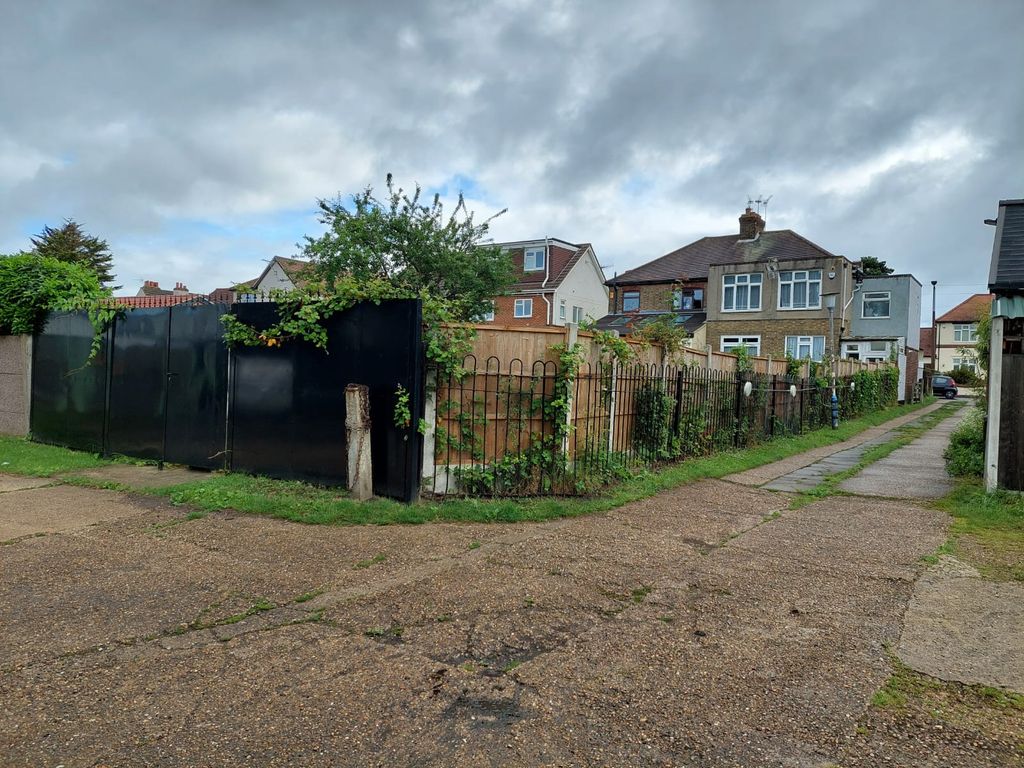 Property photo 3 of 16 11
