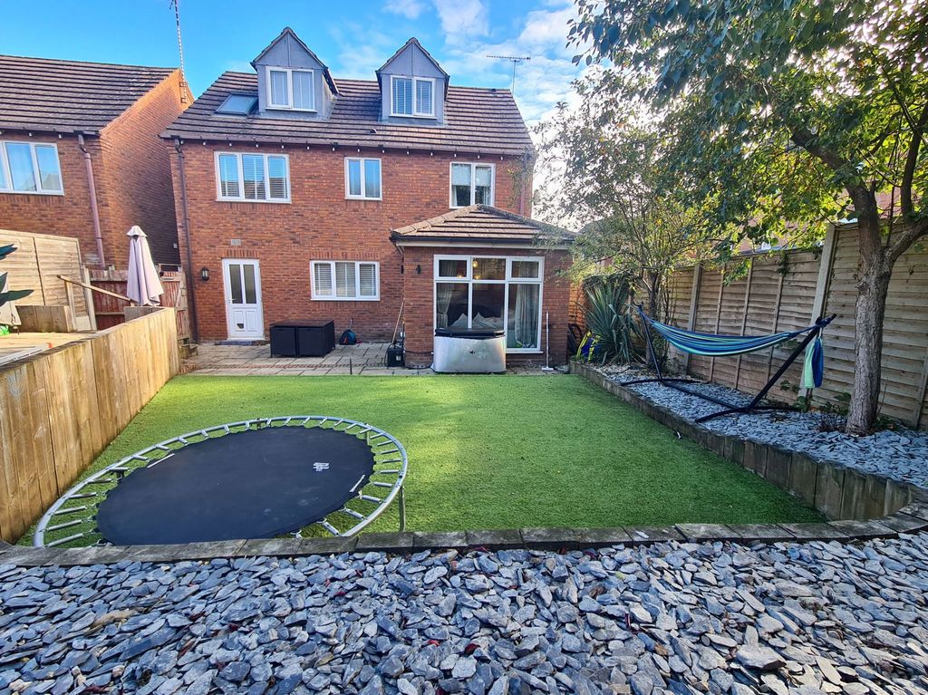 Property photo 2 of 32