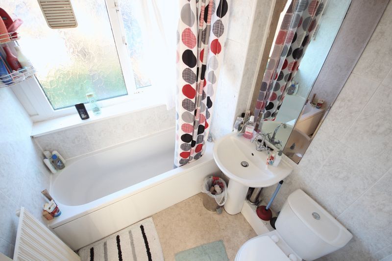 Property photo 3 of 12 52Stanmoregrove-2012(8).Jpg