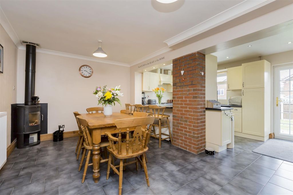 Property photo 2 of 29 Kitchen Diner