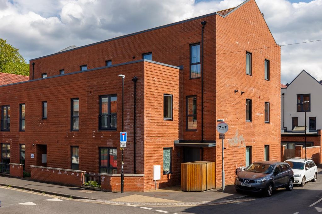Property photo 2 of 16 Flat 5, 44 Sevier Street-26.Jpg