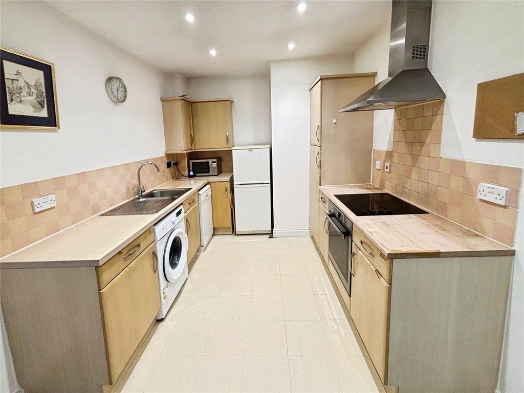 Property photo 3 of 7 Kitchen