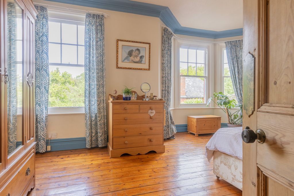 Property photo 3 of 41