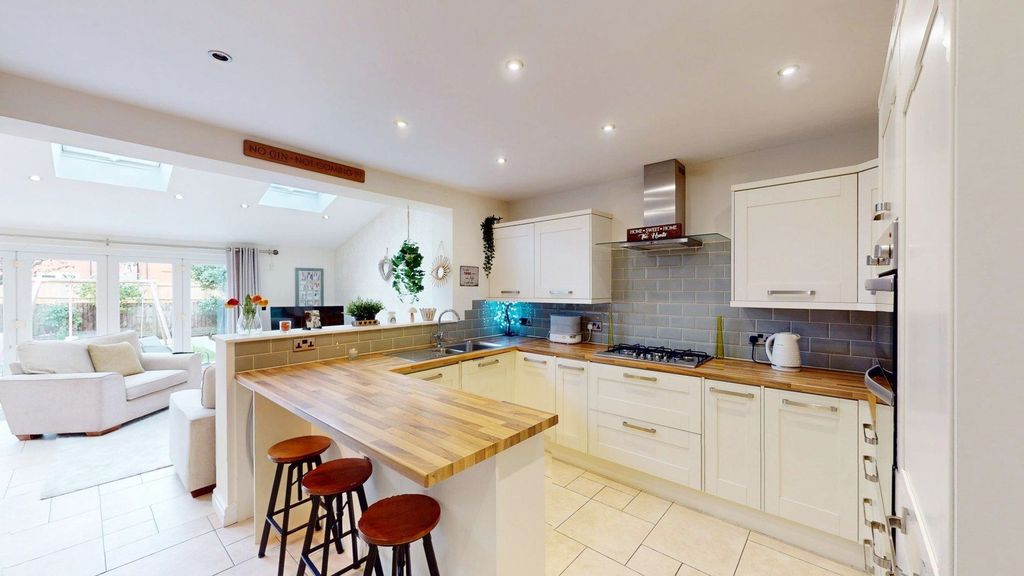 Property photo 3 of 23 Kitchen