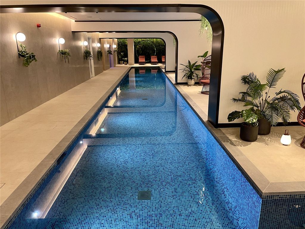Property photo 2 of 21 Swimming Pool