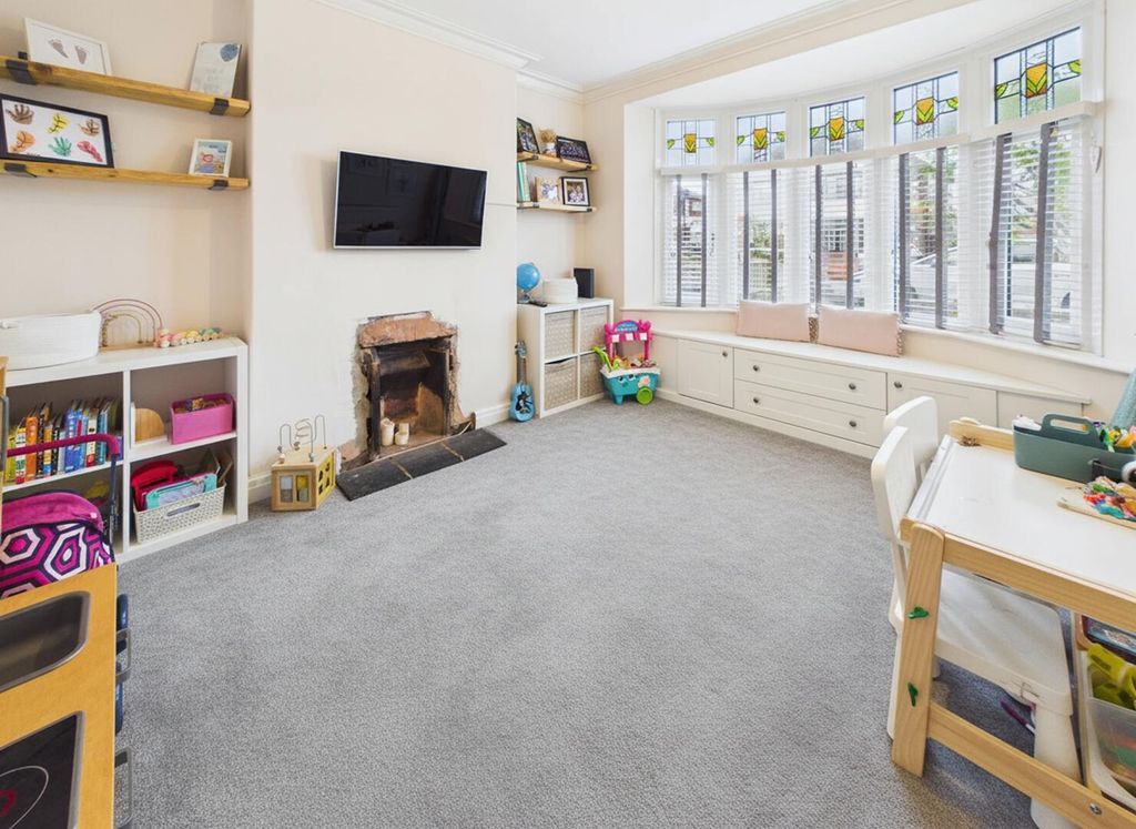 Property photo 2 of 25 Living Room