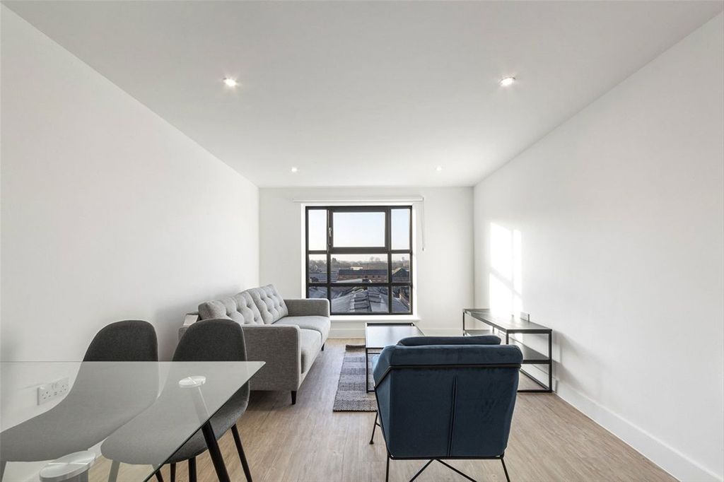 Property photo 3 of 6