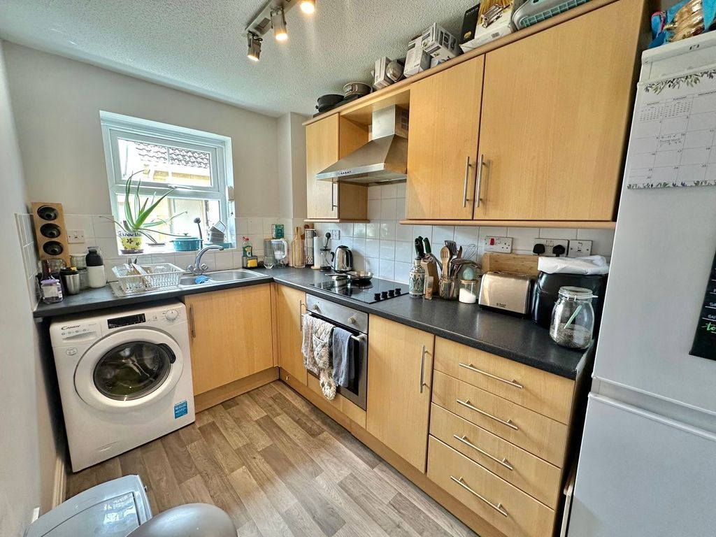 Property photo 2 of 6 Kitchen