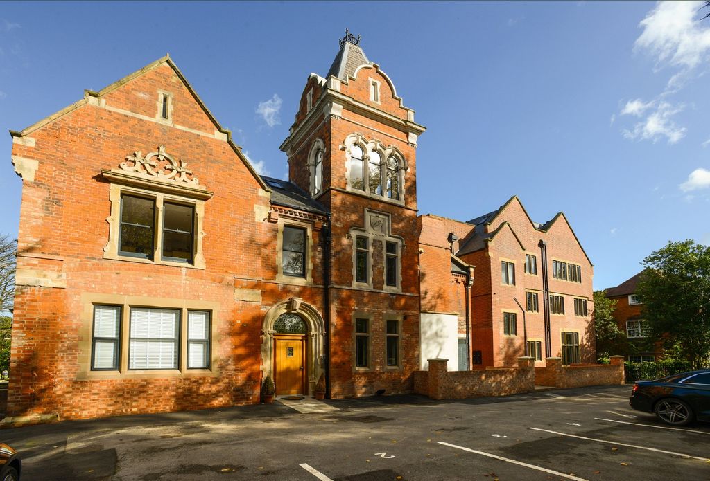 Property photo 1 of 9