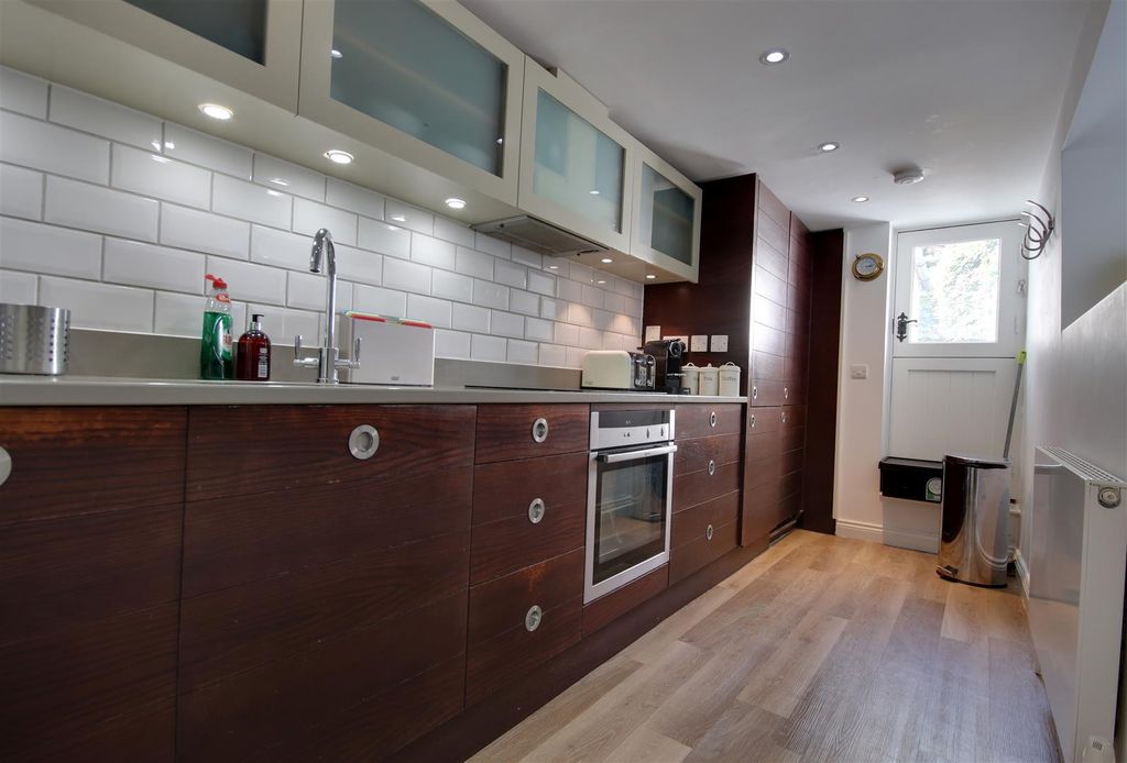 Property photo 3 of 11 Kitchen.Jpg