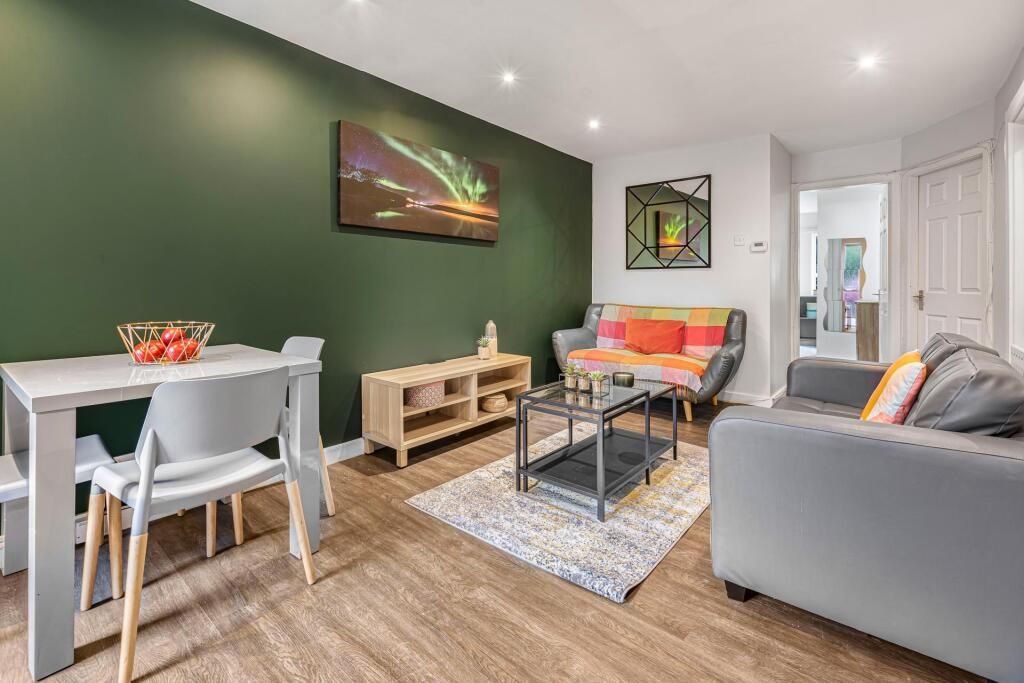 Property photo 1 of 7 4 Bed Flat To Rent Lower Rd, London Cr8 5Nb