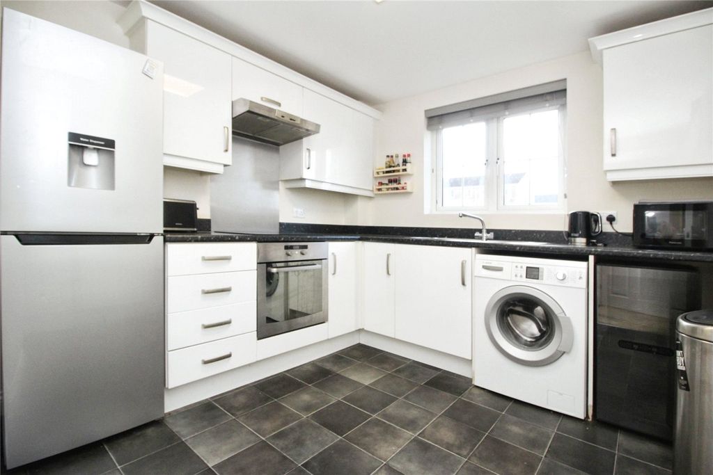 Property photo 2 of 9 Kitchen