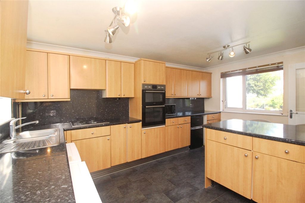 Property photo 2 of 16 Breakfast Kitchen