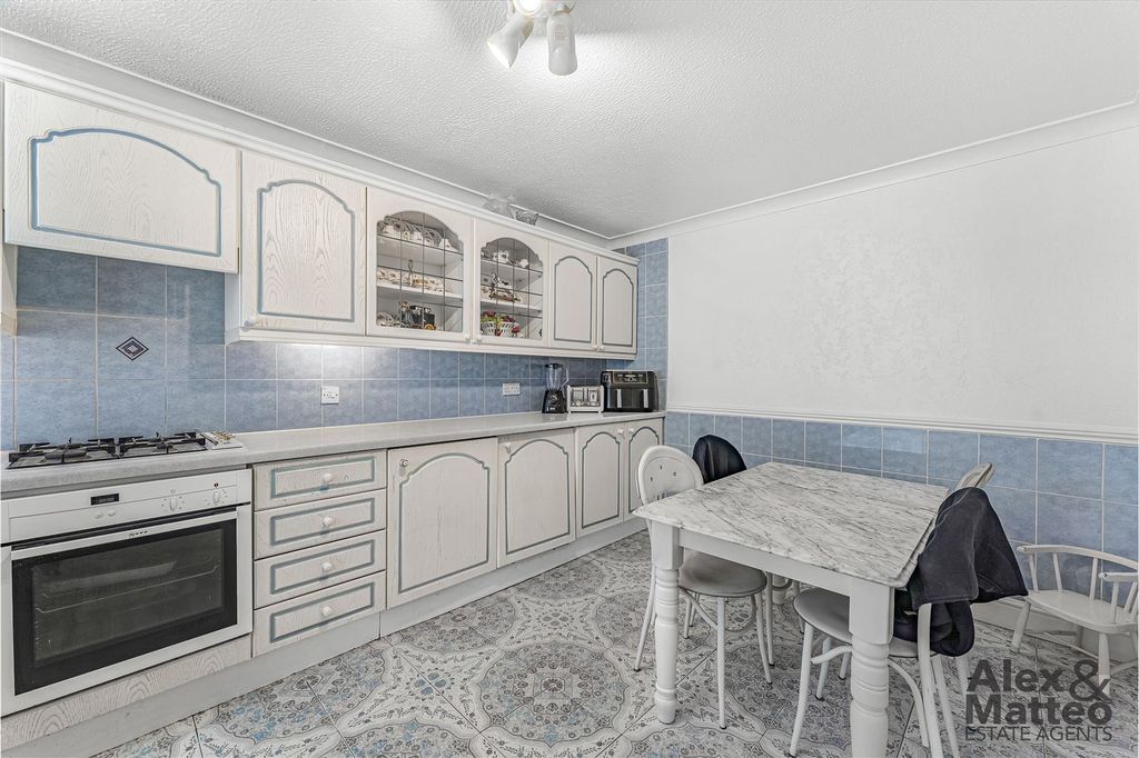 Property photo 3 of 19 Marden Square