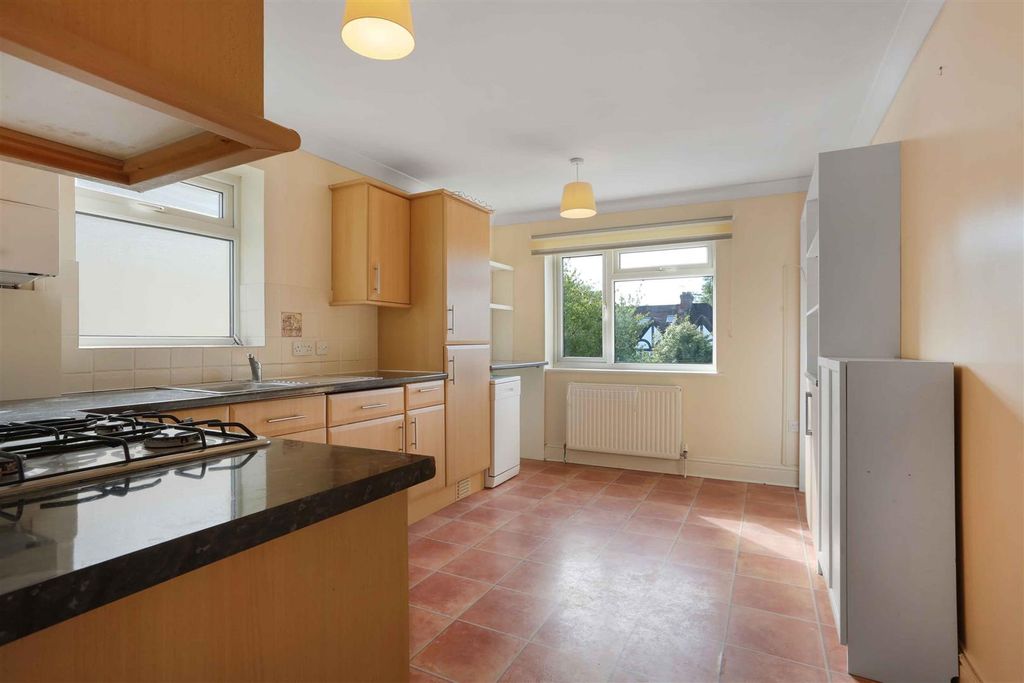 Property photo 2 of 19 1327267715 2.Jpg