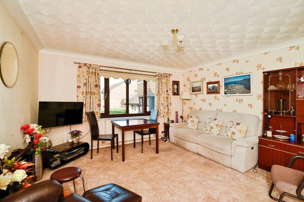 Property photo 2 of 10 Lounge