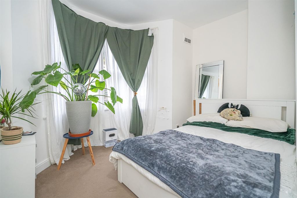 Property photo 2 of 8 Bedroom A.Jpg