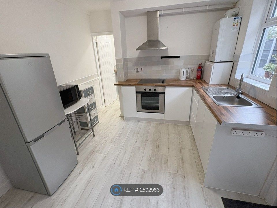 Property photo 2 of 15 Kitchen