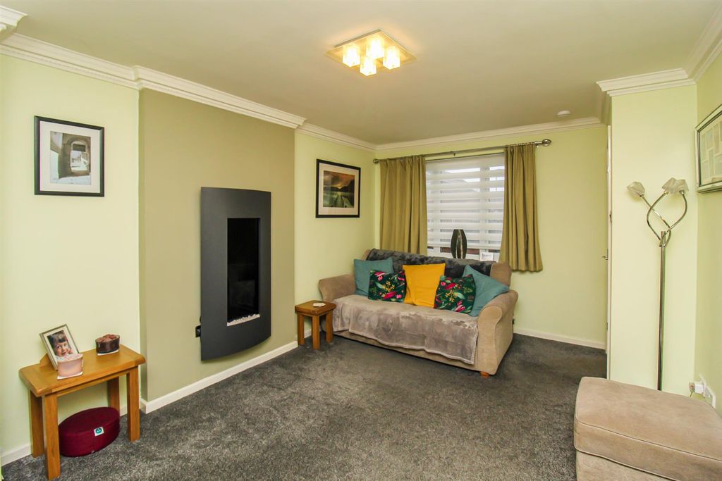 Property photo 3 of 10 Lounge