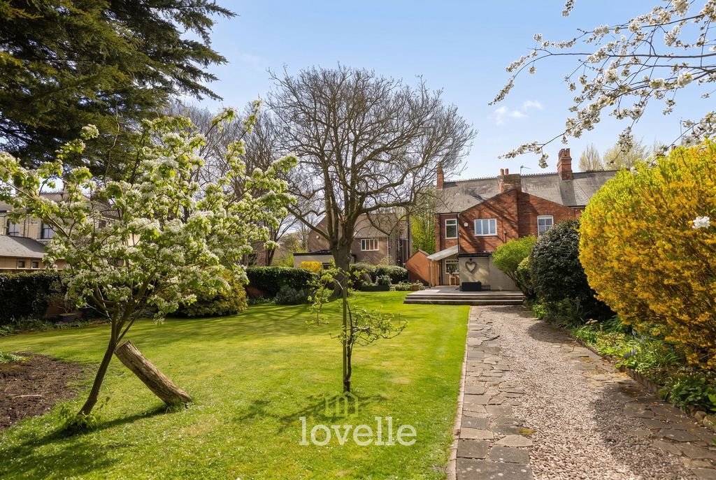 Property photo 2 of 59