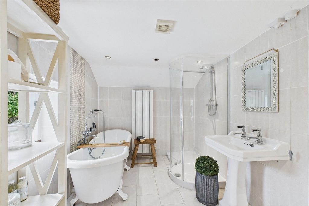 Property photo 3 of 21 Picture No. 11