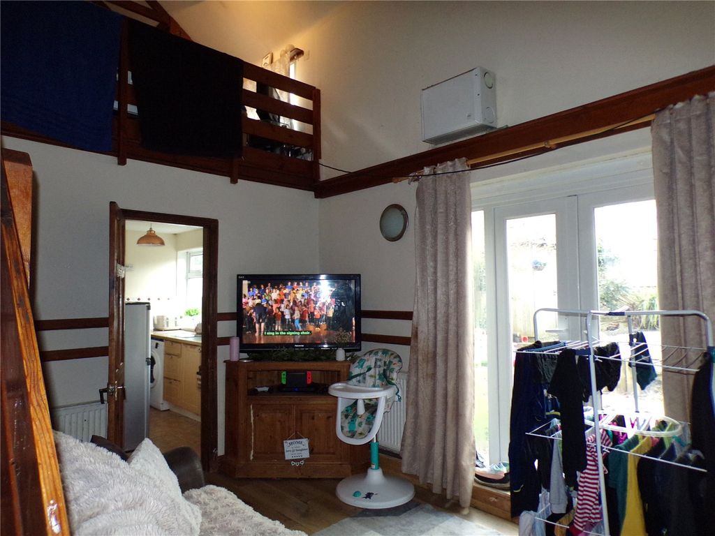 Property photo 3 of 16 Picture No. 11