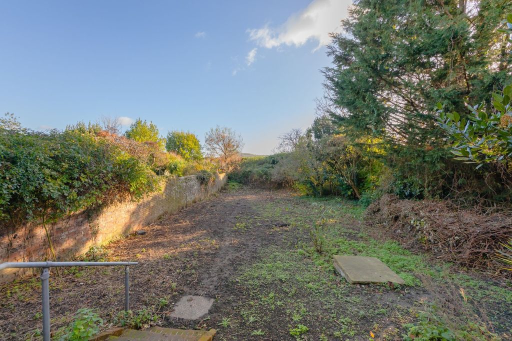 Property photo 2 of 21