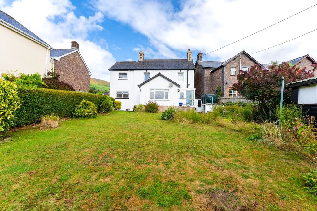 Property photo 3 of 18