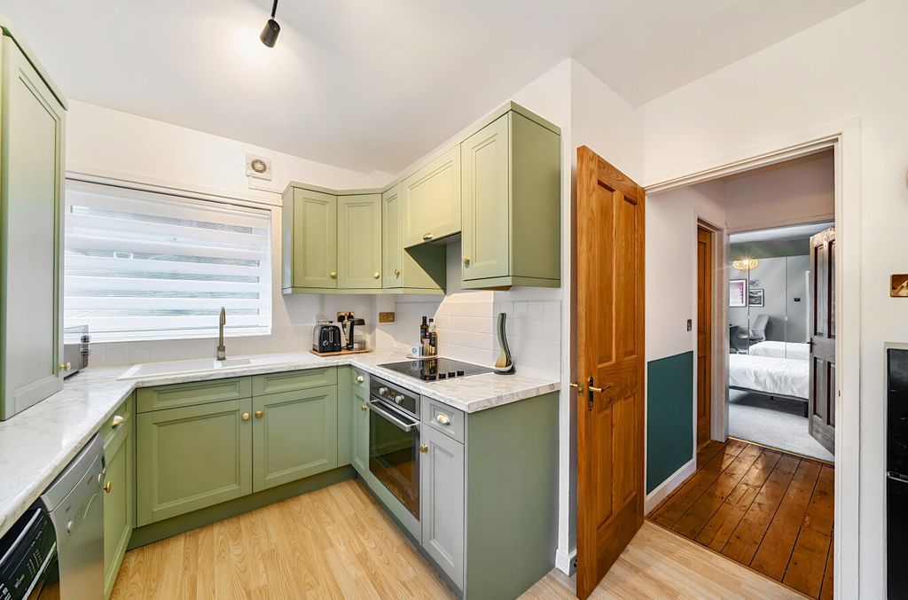 Property photo 3 of 11 Kitchen