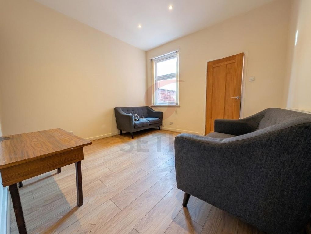 Property photo 3 of 10 Living Room