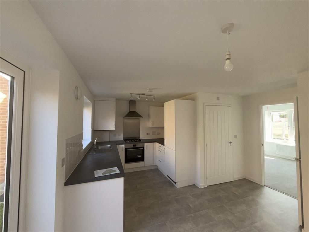 Property photo 2 of 11 Kitchen