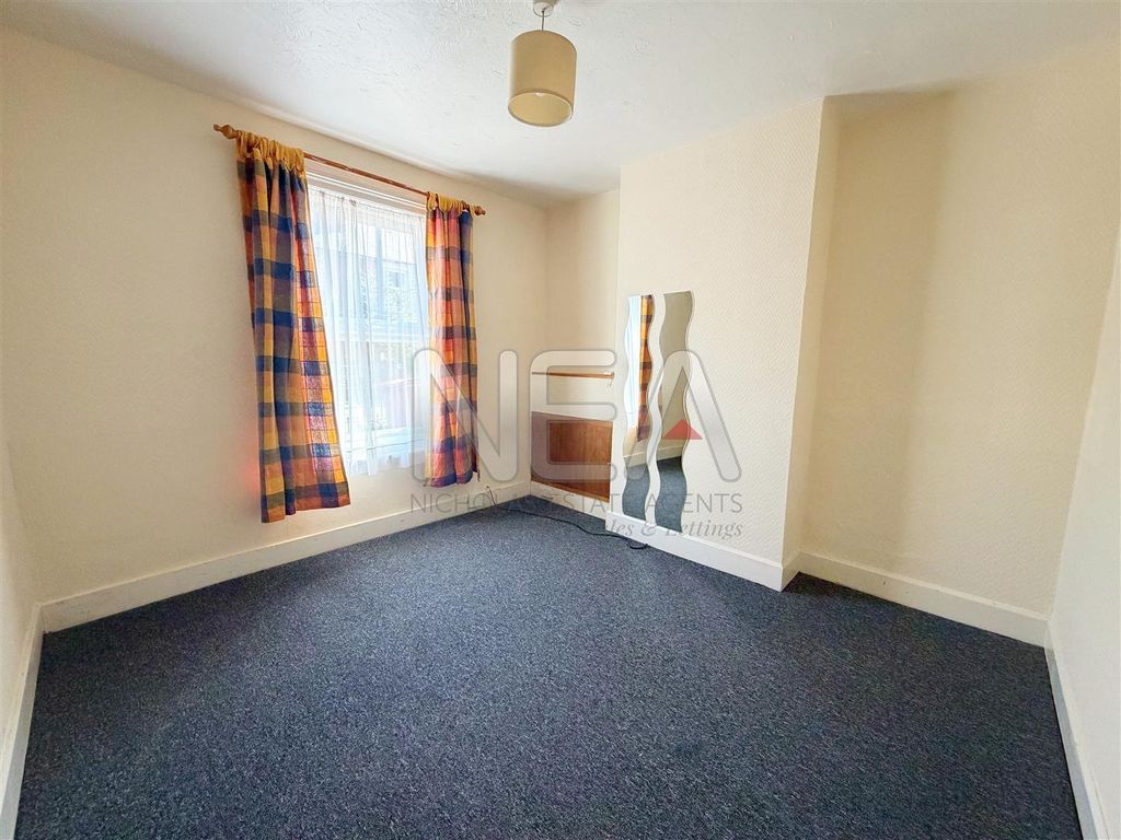 Property photo 3 of 14 Living Room