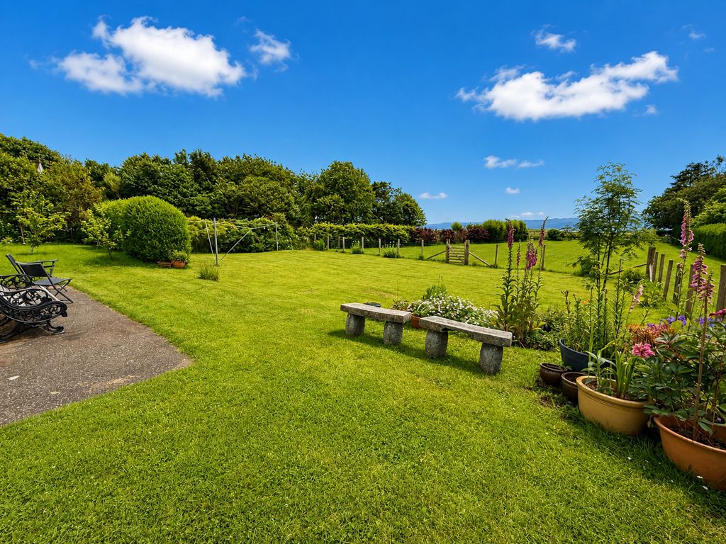 Property photo 2 of 40