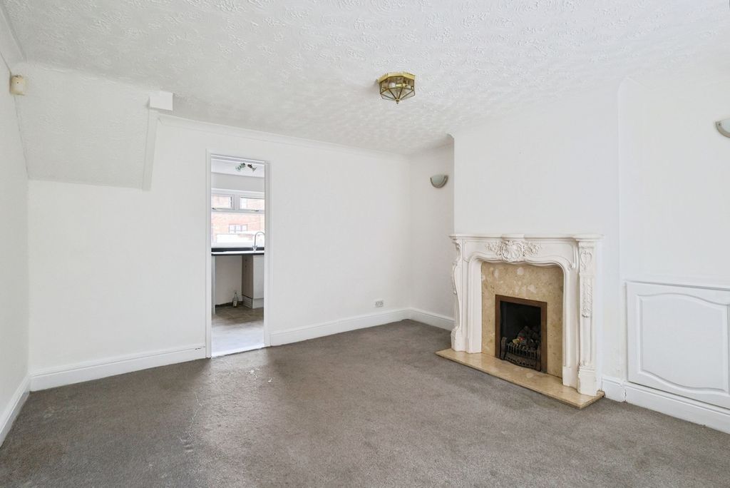 Property photo 2 of 17 Photo