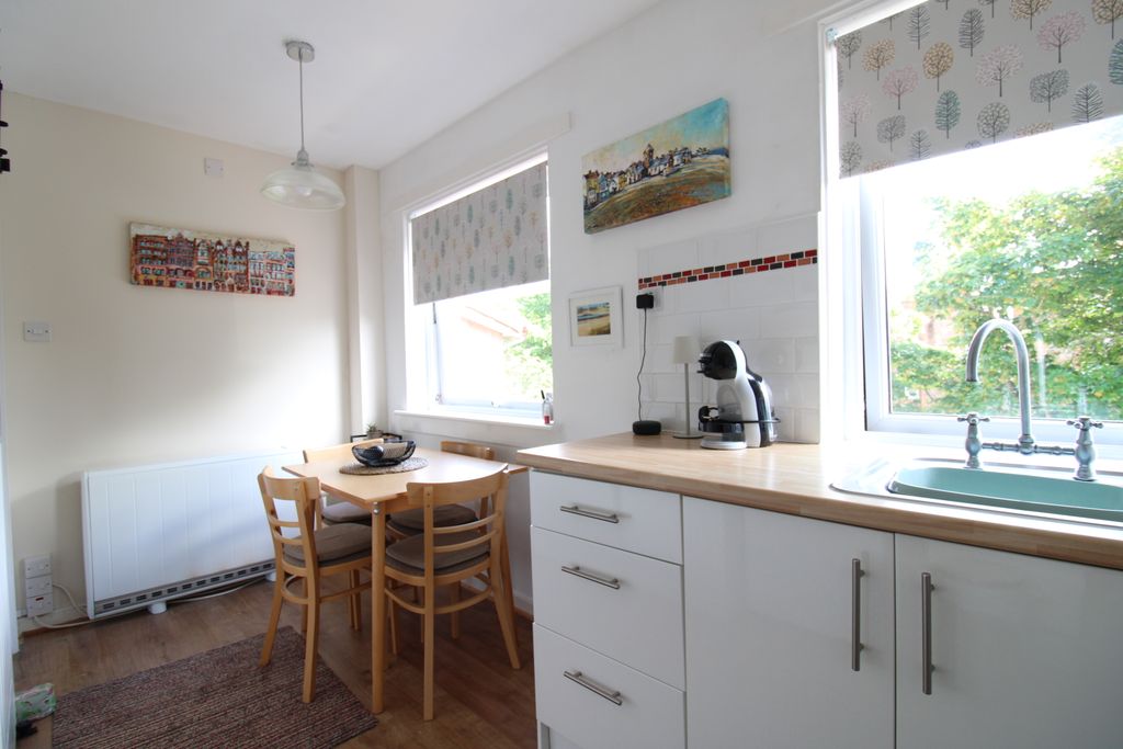 Property photo 3 of 8 Kitchen