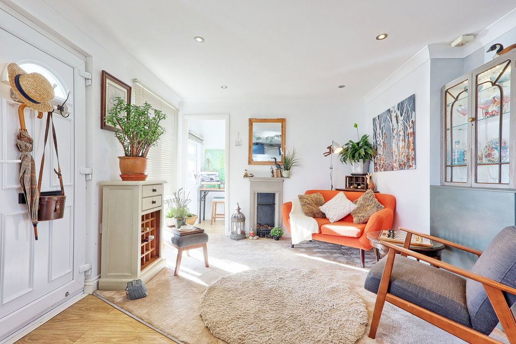 Property photo 3 of 37