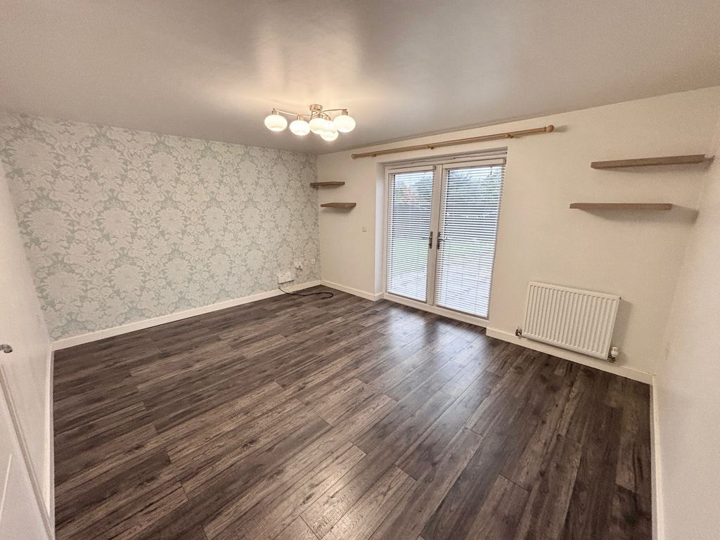 Property photo 3 of 11 Living Room