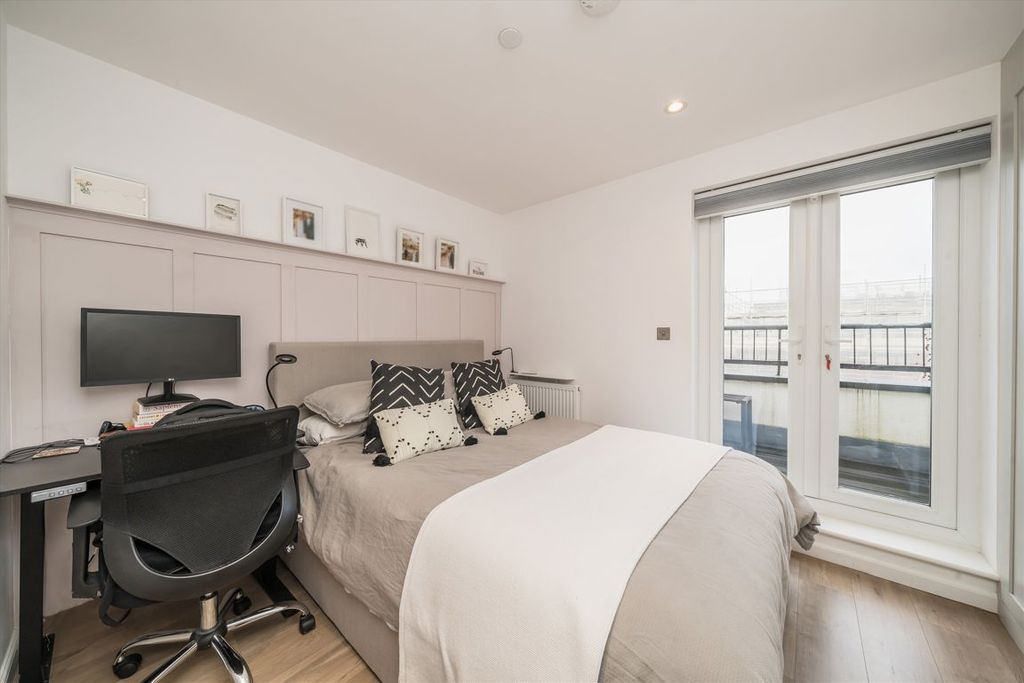 Property photo 2 of 5