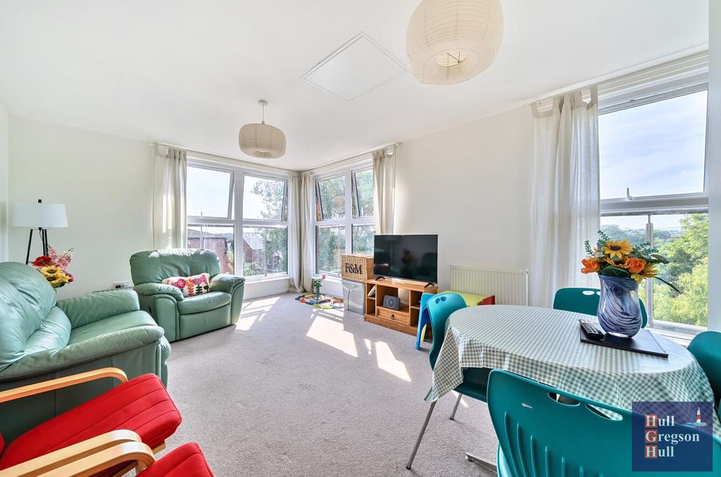 Property photo 3 of 16 c636354A-Aa34-4414-93B6-207Cefd5c986.Jpg