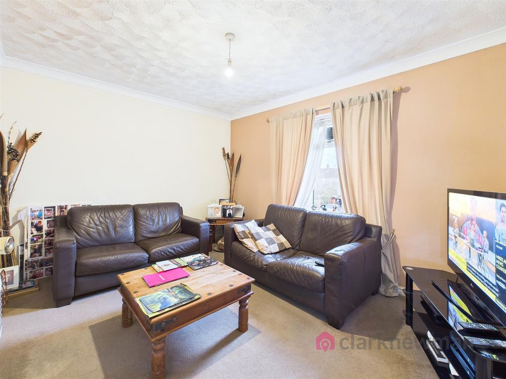 Property photo 3 of 9 Living Room