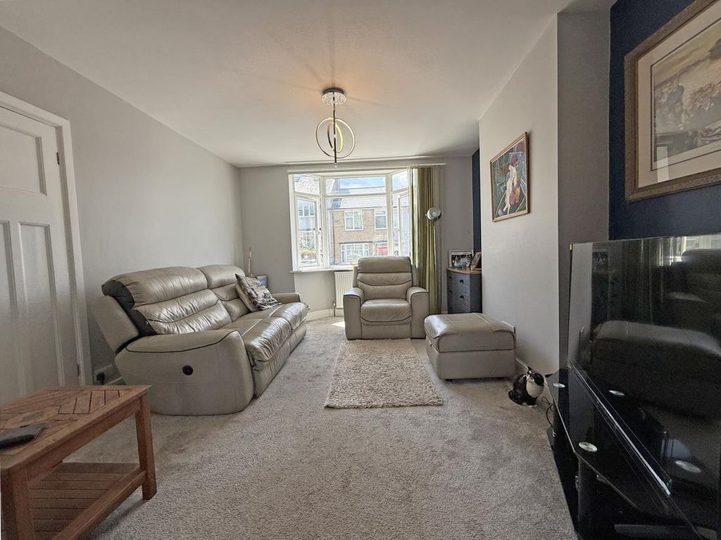 Property photo 2 of 9 Ganges Road 38 - Lounge Front.Jpg