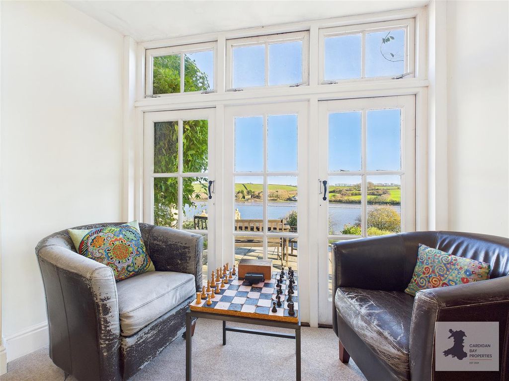 Property photo 3 of 54 Sitting Room