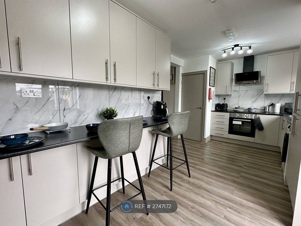 Property photo 2 of 8 Kitchen